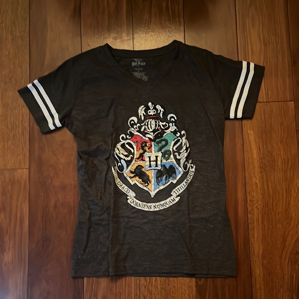 NWT Harry Potter Hogwarts Crest Tee Shirt